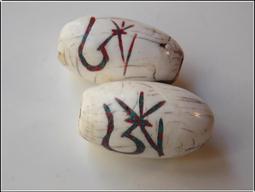 【雅之賞|佛教|藏傳文物】大白傘蓋佛母+觀音經文掛件 全密封防水  吉祥保平安 (10個一組)~205192 歷史價格詳細信息