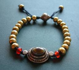 【五輪塔】佛教文物『卍如何學修佛法卍』平裝本，全書厚158頁。 歷史價格詳細信息