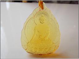 【雅之賞|佛教|藏傳文物】古法琉璃莊嚴佛像  黃財神/心咒 吊墜項鏈~022241 歷史價格詳細信息