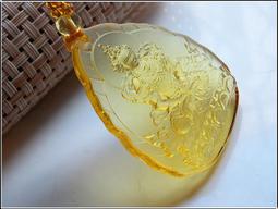 【雅之賞|佛教|藏傳文物】古法琉璃莊嚴佛像  黃財神/心咒 吊墜項鏈~022241 歷史價格詳細信息