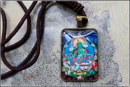 【雅之賞|佛教|藏傳文物】綠度母+咒輪 琉璃吊墜護身掛件~062521 歷史價格詳細信息