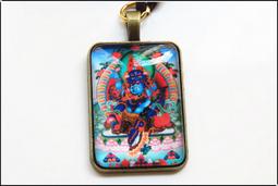 【雅之賞|佛教|藏傳文物】綠度母+咒輪 琉璃吊墜護身掛件~062521 歷史價格詳細信息