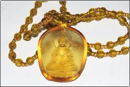 【雅之賞|佛教|藏傳文物】古法琉璃莊嚴佛像  黃財神/心咒 吊墜項鏈~022241 歷史價格詳細信息