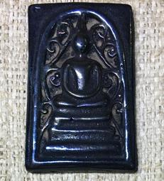 H3195頂級烏拉圭紫水晶洞：含座重：5.3kg  ，含座尺寸：高28cm，寬度16cm，厚度19cm，洞深8cm 歷史價格詳細信息