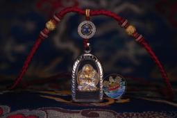 綠救度母(綠度母) / 摩利支天母(摩利支天菩薩) / 蓮華生大士 -隨身護身卡/唐卡-銅箔 歷史價格詳細信息