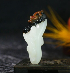 高品質 新疆和田玉翠青彌勒佛掛件潤玉緣吊墜玉墜天生福相57g 歷史價格詳細信息