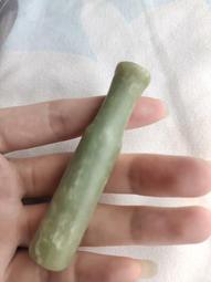 #煙嘴套紅料喜鵲登梅，嘴處小磕，余皆完整，東西稀少。包老保真 歷史價格詳細信息