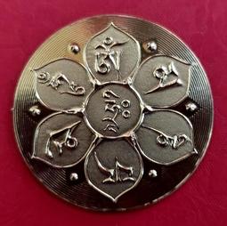 六字大明咒木板噴畫雕刻&八吉祥木板雕刻 UV噴印結合雷射雕刻 雙種視覺感受 天然實木紋路非貼皮~B388 歷史價格詳細信息