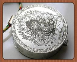 【雅之賞|藏傳|佛教文物】手工製作 ** 純銅  一切如來心祕密全身舍利寶篋印陀羅尼    護身卡 ~~A136 歷史價格詳細信息