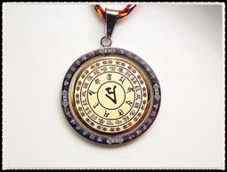 【雅之賞|佛教|藏傳文物】大白傘蓋佛母+觀音經文掛件 全密封防水  吉祥保平安 (10個一組)~205192 歷史價格詳細信息