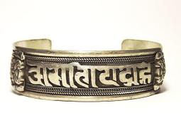 --佛寶世界--藏銀三色六字大明咒活口手環 -- #051-7 歷史價格詳細信息