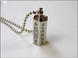 【雅之賞】*特賣* 鈦鋼 六字明咒 護身吊墜   (含鍊) ~A201 歷史價格詳細信息