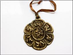 （純賞件）早期黃檜描金彩繪木雕子安地藏王菩薩，79.4 x 22.5 x 22.5公分，重6.5公斤。 歷史價格詳細信息