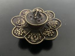 [綺異館] 藏傳佛教 六字真言+雪獅 黃銅爐 香爐 香台 點香盒 香粉 藏香 不丹香 塔香適用 BBOAT-OM 歷史價格詳細信息