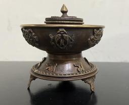 [綺異館] 藏傳佛教 六字真言+雪獅 黃銅爐 香爐 香台 點香盒 香粉 藏香 不丹香 塔香適用 BBOAT-OM 歷史價格詳細信息