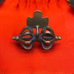 藏傳文玩 惹赫啦護法天鐵托甲怙身牌 藏式護身掛件吊墜5086 歷史價格詳細信息