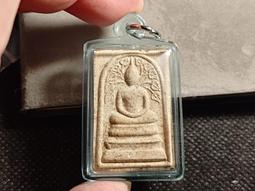 泰國佛牌~帕必達~Phasuk形制~阿羅漢聖僧昭坤諾參與開光~Wat Lao(曼谷)~值得收藏(0108C) 歷史價格詳細信息