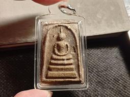 泰國佛牌~帕必達~Phasuk形制~阿羅漢聖僧昭坤諾參與開光~Wat Lao(曼谷)~值得收藏(0108C) 歷史價格詳細信息