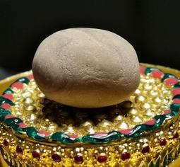 釋迦牟尼佛頂骨堅固子舍利子供舍利塔嘎屋盒尺寸約5～8mm可裝藏佛塔舍利塔寶塔噶烏盒嘎烏盒佛盒一尊（顆） 歷史價格詳細信息