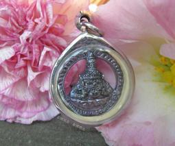 泰國精品【心型 燕通 佛牌 ~ 成全戀愛、造就個人魅力】~泰國 瓦邦帕寺廟 阿贊蘇斌 ~已開光加持~泰國佛牌 歷史價格詳細信息