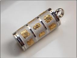 【雅之賞】*特賣* 鈦鋼 六字明咒 護身吊墜   (含鍊) ~A201 歷史價格詳細信息