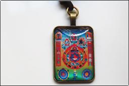 【雅之賞|藏傳|佛教文物】文殊菩薩+咒輪 琉璃吊墜護身掛件~205201 歷史價格詳細信息