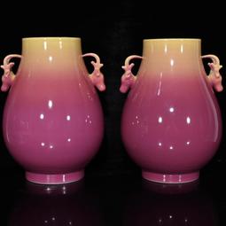 古瓷器 古董瓷器 大清乾隆黃釉雕刻竹節紋玉壺春瓶（有一對）（42&times;27cm）1400-5774 歷史價格詳細信息