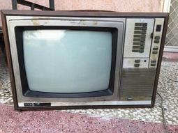 早期----電視造型存錢筒----鐵製-----高20.5公分---寬２２公分---厚10公分 歷史價格詳細信息