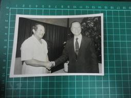 【台灣博土TWBT】201901-067 吳榮根義士 前往韓國駐華大使館 拜會金鐘坤大使  照片  民國71年11月3日 歷史價格詳細信息