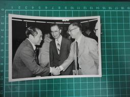 【台灣博土TWBT】201901-067 吳榮根義士 前往韓國駐華大使館 拜會金鐘坤大使  照片  民國71年11月3日 歷史價格詳細信息