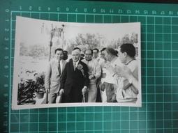 【台灣博土TWBT】201901-067 吳榮根義士 前往韓國駐華大使館 拜會金鐘坤大使  照片  民國71年11月3日 歷史價格詳細信息