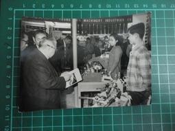 【台灣博土TWBT】201901-067 吳榮根義士 前往韓國駐華大使館 拜會金鐘坤大使  照片  民國71年11月3日 歷史價格詳細信息