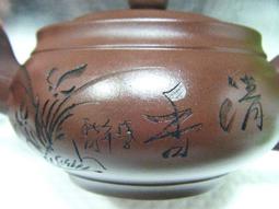 &amp;#9829; 婉 湲 玉 石 坊 &amp;#9829; 《 收藏品 》宜興 紫砂壺 壺身直徑11.35ㄨ高8cm 口徑5cm 總長19cm (270g)(約320ml)=A2-872 價格比較,價格查詢,歷史價格詳細信息