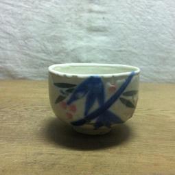 杯子 老厂老货1950s稀少 刻叶纹蓝气泡高台小杯 中古白杯闻香杯子~清倉 歷史價格詳細信息