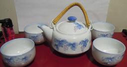 (早期)台灣鶯歌花瓶一對，手工立體浮雕，漢唐人物，雙雙對對，萬年富貴，台灣件，值得收藏。 歷史價格詳細信息