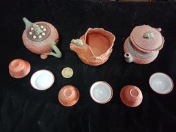 蓮藕提樑壼 ，中國宜興優良段泥壼，底款：陳仲美，容量500 cc。俗俗賣！ 歷史價格詳細信息