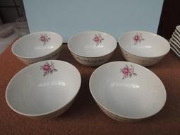 日本碗公 早期日本丸加金邊粉底花系列碗公 湯碗公-直徑 21 公分 -5 碗合售 歷史價格詳細信息