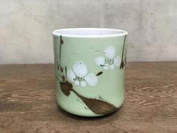 WH22057【四十八號老倉庫】全新 早期 台灣 綠釉 手繪 梅花 杯 茶杯 330cc 完整 1杯價【懷舊收藏拍片道具 歷史價格詳細信息