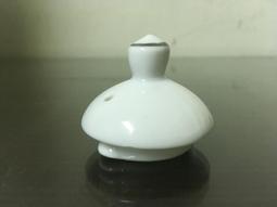 WH25061【四十八號老倉庫】全新 早期 台灣 金邊 素色 茶壺 壺蓋 5.8/4.4cm 1蓋價【懷舊收藏拍片道具】 歷史價格詳細信息