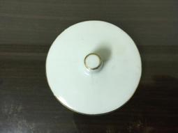 WH25490【四十八號老倉庫】全新 早期 台灣 金邊 素色 小 茶壺 壺蓋 3.6/2.8 cm【懷舊收藏擺飾道具】 歷史價格詳細信息