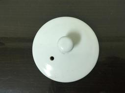 WH26275【四十八號老倉庫】全新 早期 台灣 素白 橢圓形 茶壺 壺蓋 9.8/6.8cm 1蓋價【懷舊收藏拍片道具 歷史價格詳細信息