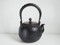 明治期 釜師 造.平筋霰紋長閑形.斑銅蓋 日本老鐵壺(906) 歷史價格詳細信息