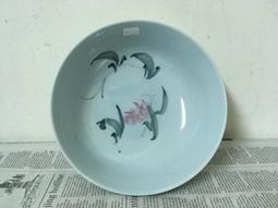 WH27831【四十八號老倉庫】全新 早期 台灣 淡藍釉 手繪 胭脂紅 花 碗 淺寬碗 16.5cm 1碗價 完整 歷史價格詳細信息