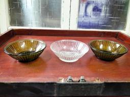 庄腳柑仔店~早期4格玻璃窗檜木窗一對~尺寸:84.5*107*3公分,,鄉村雜貨,,懷舊餐廳,,婚禮佈置,, 歷史價格詳細信息