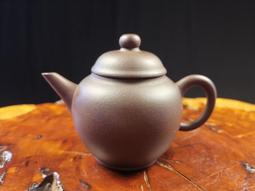 ~壺風茶道~R139《宜興紫砂 早期 顆粒朱泥 紫砂壺》 約250cc 手工製作壺内布袋紋、普洱茶、紫砂壺、茶壺 歷史價格詳細信息