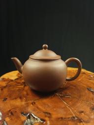 ～壺風茶道~23016《宜興紫砂 紫泥 扁六方絞泥壺》約240cc  宜興紫砂壺、紫砂、普洱茶、茶壺 歷史價格詳細信息
