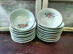 庄腳柑仔店~早期4格玻璃窗檜木窗一對~尺寸:84.5*107*3公分,,鄉村雜貨,,懷舊餐廳,,婚禮佈置,, 歷史價格詳細信息