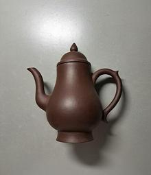 早期紫砂壺---提樑款式，柴窯燒製，泥料:段泥高溫窯變，9孔出水，空壺容量約370CC 歷史價格詳細信息