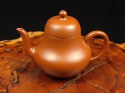～壺風茶道~23166《宜興紫砂 朱泥 芭樂壺》約130cc 宜興紫砂壺、紫砂、普洱茶、茶壺 歷史價格詳細信息