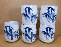 早期關東窯瓷杯 /台灣早期陶瓷杯/早期青花手繪竹葉杯/早期老瓷器/阿公阿嬤的老碗盤/阿嬤硘仔/古早碗盤/早期青花杯 歷史價格詳細信息